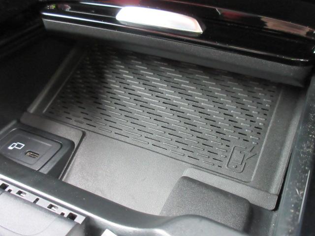 Aクラス A180スタイル AMGライン レザーエクスクルーシブPKG ・アドバンスドPKG AMGレザーエクスクルーシブPKG 純正ナビ フルセグ 全周囲カメラ 赤黒本革シートヒーター ワイヤレス充電 アシスト支援 純正AMG18アルミ HUD ソナー レーンキープ(7枚目)