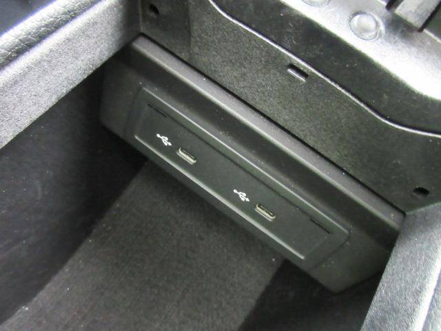 CLAクラス シューティングブレーク CLA200d シューティングブレーク AMGライン パノラミクススライディングルーフ 純正ナビ フルセグ 全周囲カメラ ETC2.0 ドラレコ ワイヤレス充電 LIM アシスト支援 電動ゲート 純正AMG18アルミ HUD LEDスカッフプレート(49枚目)