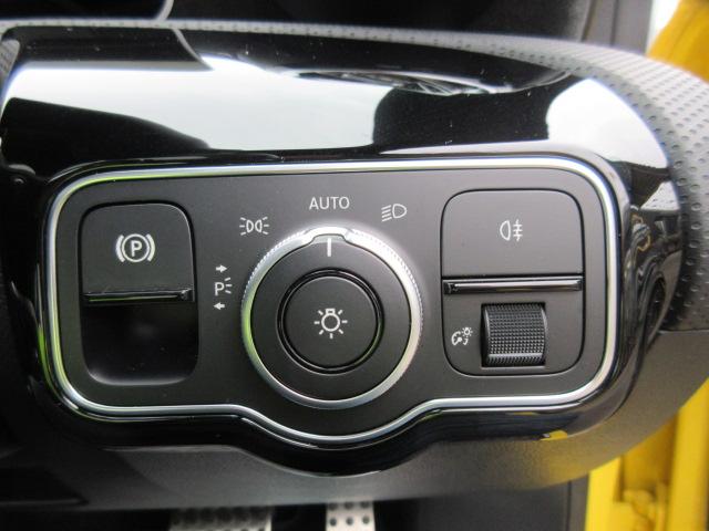 CLAクラス シューティングブレーク CLA200d シューティングブレーク AMGライン パノラミクススライディングルーフ 純正ナビ フルセグ 全周囲カメラ ETC2.0 ドラレコ ワイヤレス充電 LIM アシスト支援 電動ゲート 純正AMG18アルミ HUD LEDスカッフプレート(59枚目)