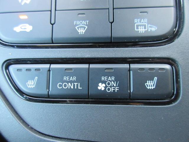 ステップワゴン e:HEVスパーダ プレミアムライン ・純正ギャザーズ9型ナビ 純正10型フリップダウンモニター フルセグTV 黒半革 シートヒーター CMBS 両側自動ドア 電動テールゲート 踏み間違い衝突軽減 BSM 無限フロアマット&サイドバイザー(7枚目)