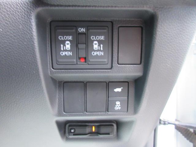 ステップワゴン e:HEVスパーダ プレミアムライン ・純正ギャザーズ9型ナビ 純正10型フリップダウンモニター フルセグTV 黒半革 シートヒーター CMBS 両側自動ドア 電動テールゲート 踏み間違い衝突軽減 BSM 無限フロアマット&サイドバイザー(8枚目)