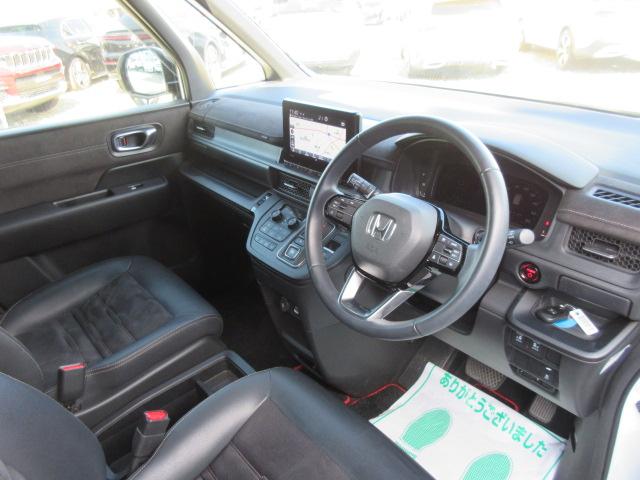 ステップワゴン e:HEVスパーダ プレミアムライン ・純正ギャザーズ9型ナビ 純正10型フリップダウンモニター フルセグTV 黒半革 シートヒーター CMBS 両側自動ドア 電動テールゲート 踏み間違い衝突軽減 BSM 無限フロアマット&サイドバイザー(18枚目)