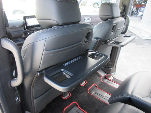 ステップワゴン e:HEVスパーダ プレミアムライン ・純正ギャザーズ9型ナビ 純正10型フリップダウンモニター フルセグTV 黒半革 シートヒーター CMBS 両側自動ドア 電動テールゲート 踏み間違い衝突軽減 BSM 無限フロアマット&サイドバイザー(40枚目)