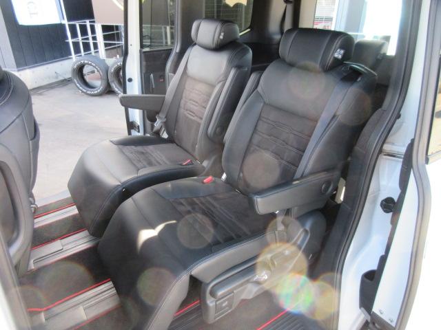 ステップワゴン e:HEVスパーダ プレミアムライン ・純正ギャザーズ9型ナビ 純正10型フリップダウンモニター フルセグTV 黒半革 シートヒーター CMBS 両側自動ドア 電動テールゲート 踏み間違い衝突軽減 BSM 無限フロアマット&サイドバイザー(41枚目)