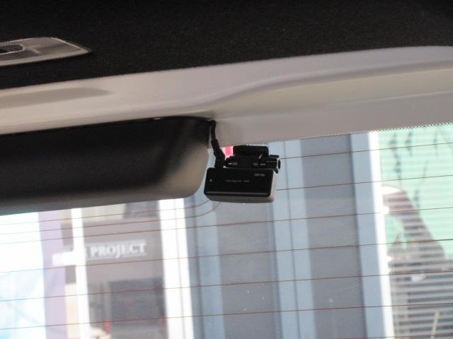 ステップワゴン e:HEVスパーダ プレミアムライン ・純正ギャザーズ9型ナビ 純正10型フリップダウンモニター フルセグTV 黒半革 シートヒーター CMBS 両側自動ドア 電動テールゲート 踏み間違い衝突軽減 BSM 無限フロアマット&サイドバイザー(52枚目)