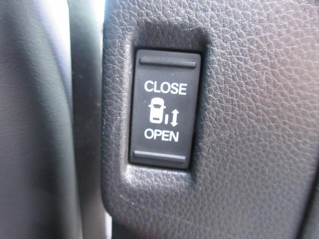 ステップワゴン e:HEVスパーダ プレミアムライン ・純正ギャザーズ9型ナビ 純正10型フリップダウンモニター フルセグTV 黒半革 シートヒーター CMBS 両側自動ドア 電動テールゲート 踏み間違い衝突軽減 BSM 無限フロアマット&サイドバイザー(64枚目)