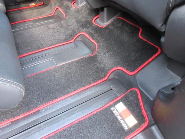 ステップワゴン e:HEVスパーダ プレミアムライン ・純正ギャザーズ9型ナビ 純正10型フリップダウンモニター フルセグTV 黒半革 シートヒーター CMBS 両側自動ドア 電動テールゲート 踏み間違い衝突軽減 BSM 無限フロアマット&サイドバイザー(67枚目)