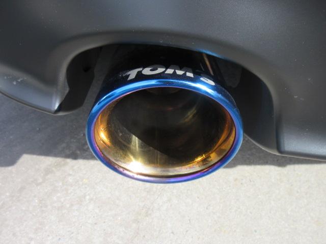 ＧＲ８６ ＲＺ　６速ＭＴ　・リッジグリーン　ワンオーナー　純正９型ナビ　フルセグ　Ｂカメラ　ＥＴＣ　ドラレコ　半革シートヒーター　アイサイト　アドバンレーシング１８アルミ　ブレンボキャリパー　トムスステンレスマフラー　リアスポ（9枚目）