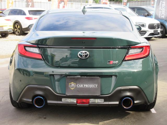 ＧＲ８６ ＲＺ　６速ＭＴ　・リッジグリーン　ワンオーナー　純正９型ナビ　フルセグ　Ｂカメラ　ＥＴＣ　ドラレコ　半革シートヒーター　アイサイト　アドバンレーシング１８アルミ　ブレンボキャリパー　トムスステンレスマフラー　リアスポ（15枚目）