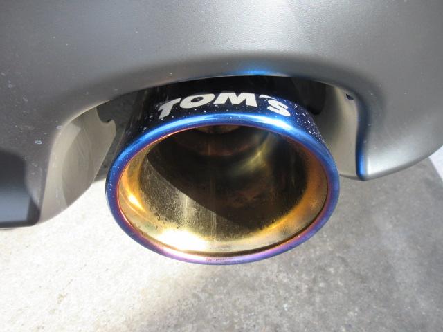 ＧＲ８６ ＲＺ　６速ＭＴ　・リッジグリーン　ワンオーナー　純正９型ナビ　フルセグ　Ｂカメラ　ＥＴＣ　ドラレコ　半革シートヒーター　アイサイト　アドバンレーシング１８アルミ　ブレンボキャリパー　トムスステンレスマフラー　リアスポ（17枚目）