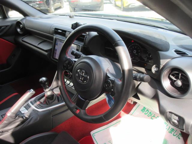 ＧＲ８６ ＲＺ　６速ＭＴ　・リッジグリーン　ワンオーナー　純正９型ナビ　フルセグ　Ｂカメラ　ＥＴＣ　ドラレコ　半革シートヒーター　アイサイト　アドバンレーシング１８アルミ　ブレンボキャリパー　トムスステンレスマフラー　リアスポ（21枚目）