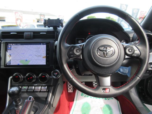 ＧＲ８６ ＲＺ　６速ＭＴ　・リッジグリーン　ワンオーナー　純正９型ナビ　フルセグ　Ｂカメラ　ＥＴＣ　ドラレコ　半革シートヒーター　アイサイト　アドバンレーシング１８アルミ　ブレンボキャリパー　トムスステンレスマフラー　リアスポ（22枚目）