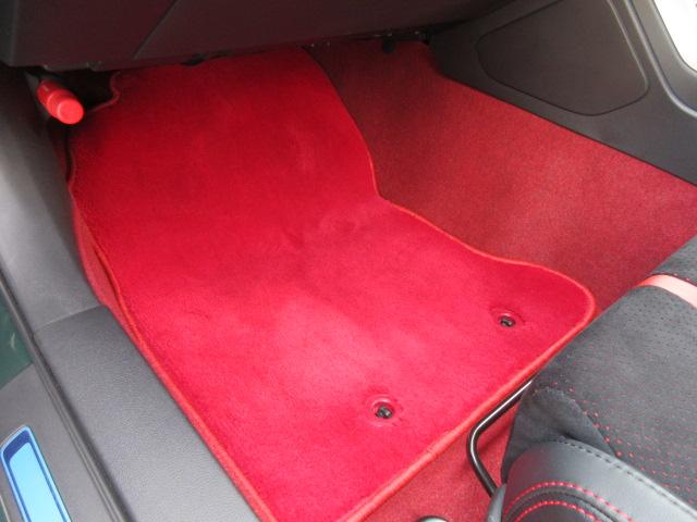 ＧＲ８６ ＲＺ　６速ＭＴ　・リッジグリーン　ワンオーナー　純正９型ナビ　フルセグ　Ｂカメラ　ＥＴＣ　ドラレコ　半革シートヒーター　アイサイト　アドバンレーシング１８アルミ　ブレンボキャリパー　トムスステンレスマフラー　リアスポ（26枚目）