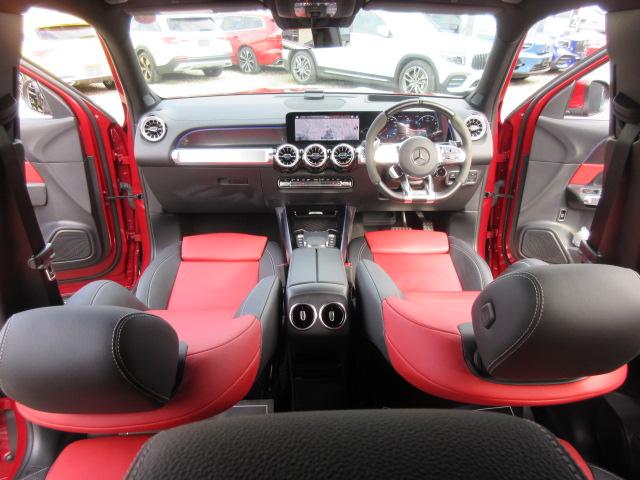 ＧＬＢ ＧＬＢ３５　４マチック　７人乗　・ＡＭＧレザーエクスクルーシブ　パノラミクススライディングルーフ　純正ワイドナビＴＶ　全周囲カメラ　赤黒本革シート　シートヒーター　電動ゲート　アクティブブレーキアシスト　ＢＳＭ　純正ＡＭＧ１９アルミ（5枚目）