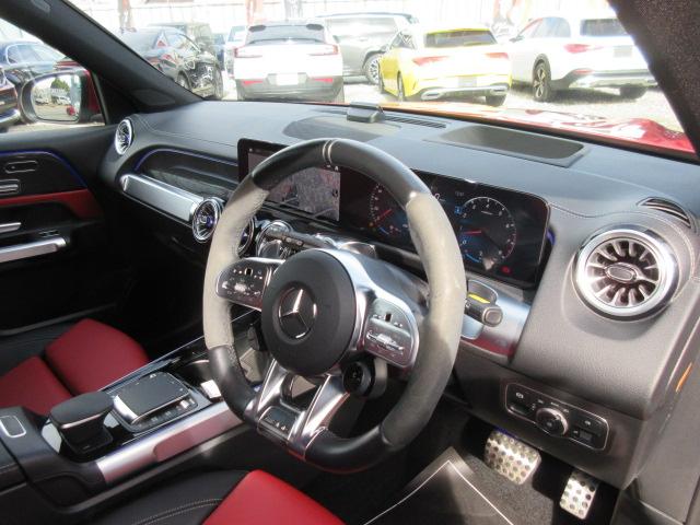 ＧＬＢ ＧＬＢ３５　４マチック　７人乗　・ＡＭＧレザーエクスクルーシブ　パノラミクススライディングルーフ　純正ワイドナビＴＶ　全周囲カメラ　赤黒本革シート　シートヒーター　電動ゲート　アクティブブレーキアシスト　ＢＳＭ　純正ＡＭＧ１９アルミ（19枚目）