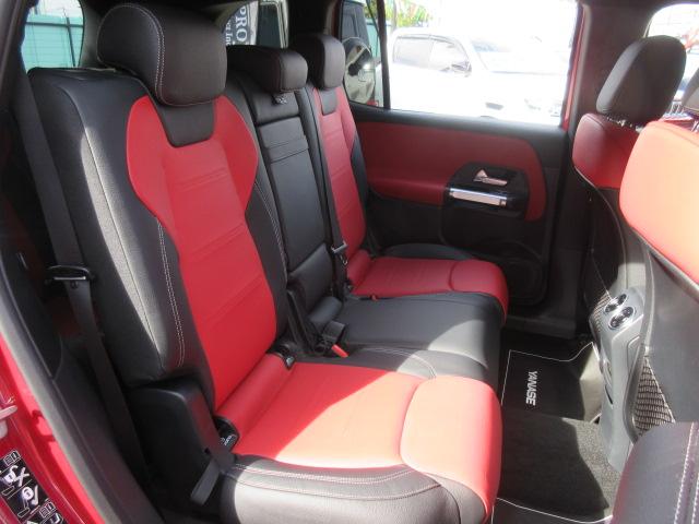 ＧＬＢ ＧＬＢ３５　４マチック　７人乗　・ＡＭＧレザーエクスクルーシブ　パノラミクススライディングルーフ　純正ワイドナビＴＶ　全周囲カメラ　赤黒本革シート　シートヒーター　電動ゲート　アクティブブレーキアシスト　ＢＳＭ　純正ＡＭＧ１９アルミ（20枚目）