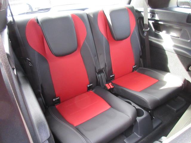 ＧＬＢ ＧＬＢ３５　４マチック　７人乗　・ＡＭＧレザーエクスクルーシブ　パノラミクススライディングルーフ　純正ワイドナビＴＶ　全周囲カメラ　赤黒本革シート　シートヒーター　電動ゲート　アクティブブレーキアシスト　ＢＳＭ　純正ＡＭＧ１９アルミ（24枚目）