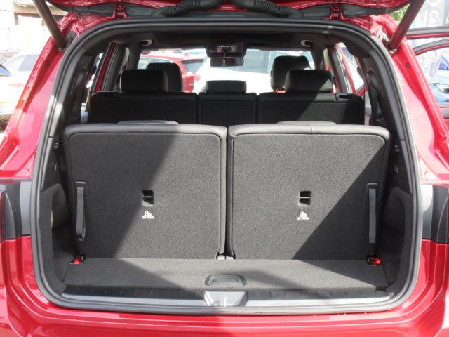 ＧＬＢ ＧＬＢ３５　４マチック　７人乗　・ＡＭＧレザーエクスクルーシブ　パノラミクススライディングルーフ　純正ワイドナビＴＶ　全周囲カメラ　赤黒本革シート　シートヒーター　電動ゲート　アクティブブレーキアシスト　ＢＳＭ　純正ＡＭＧ１９アルミ（25枚目）