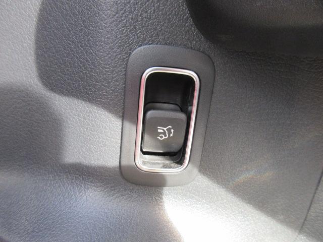 ＧＬＢ ＧＬＢ３５　４マチック　７人乗　・ＡＭＧレザーエクスクルーシブ　パノラミクススライディングルーフ　純正ワイドナビＴＶ　全周囲カメラ　赤黒本革シート　シートヒーター　電動ゲート　アクティブブレーキアシスト　ＢＳＭ　純正ＡＭＧ１９アルミ（27枚目）