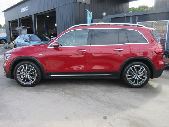 ＧＬＢ ＧＬＢ３５　４マチック　７人乗　・ＡＭＧレザーエクスクルーシブ　パノラミクススライディングルーフ　純正ワイドナビＴＶ　全周囲カメラ　赤黒本革シート　シートヒーター　電動ゲート　アクティブブレーキアシスト　ＢＳＭ　純正ＡＭＧ１９アルミ（33枚目）