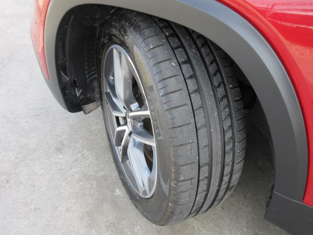 ＧＬＢ ＧＬＢ３５　４マチック　７人乗　・ＡＭＧレザーエクスクルーシブ　パノラミクススライディングルーフ　純正ワイドナビＴＶ　全周囲カメラ　赤黒本革シート　シートヒーター　電動ゲート　アクティブブレーキアシスト　ＢＳＭ　純正ＡＭＧ１９アルミ（39枚目）