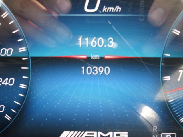 ＧＬＢ ＧＬＢ３５　４マチック　７人乗　・ＡＭＧレザーエクスクルーシブ　パノラミクススライディングルーフ　純正ワイドナビＴＶ　全周囲カメラ　赤黒本革シート　シートヒーター　電動ゲート　アクティブブレーキアシスト　ＢＳＭ　純正ＡＭＧ１９アルミ（49枚目）