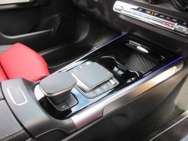 ＧＬＢ ＧＬＢ３５　４マチック　７人乗　・ＡＭＧレザーエクスクルーシブ　パノラミクススライディングルーフ　純正ワイドナビＴＶ　全周囲カメラ　赤黒本革シート　シートヒーター　電動ゲート　アクティブブレーキアシスト　ＢＳＭ　純正ＡＭＧ１９アルミ（52枚目）