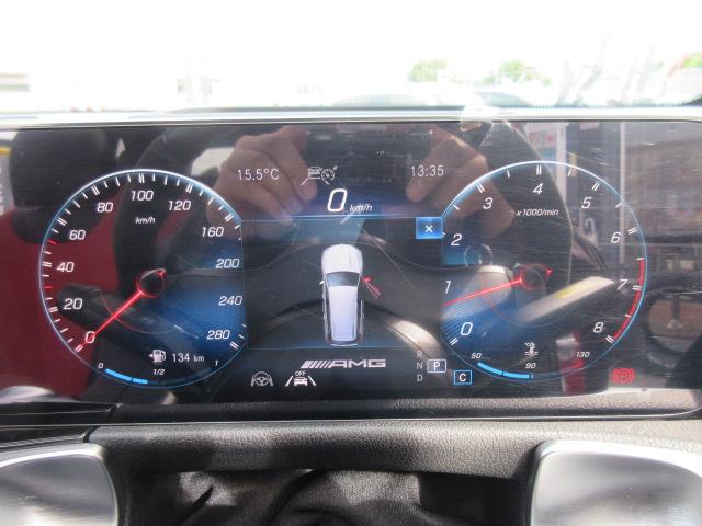 ＧＬＢ ＧＬＢ３５　４マチック　７人乗　・ＡＭＧレザーエクスクルーシブ　パノラミクススライディングルーフ　純正ワイドナビＴＶ　全周囲カメラ　赤黒本革シート　シートヒーター　電動ゲート　アクティブブレーキアシスト　ＢＳＭ　純正ＡＭＧ１９アルミ（56枚目）