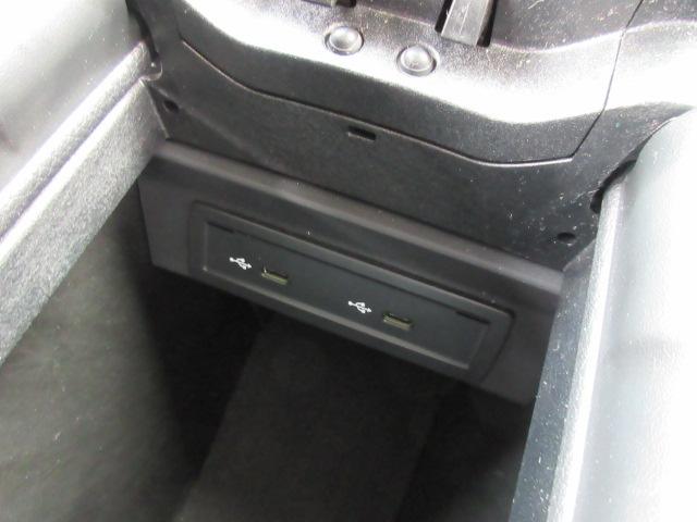 ＧＬＢ ＧＬＢ３５　４マチック　７人乗　・ＡＭＧレザーエクスクルーシブ　パノラミクススライディングルーフ　純正ワイドナビＴＶ　全周囲カメラ　赤黒本革シート　シートヒーター　電動ゲート　アクティブブレーキアシスト　ＢＳＭ　純正ＡＭＧ１９アルミ（59枚目）