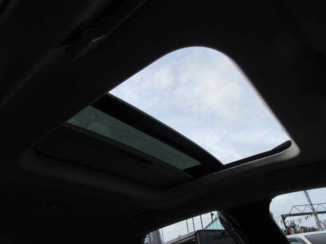 E-C4 シャイン ・電気自動車 サンルーフ 黒本革シート シートヒーター マッサージ機能 ステアリングヒーター BSM レークル アクティブセーフティブレーキ 疲労検知 アンビエンテライト 前後ソナー 純正18アルミ(5枚目)