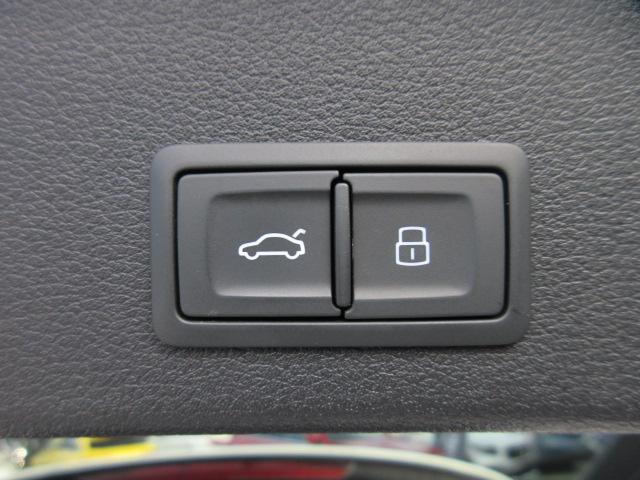 S4アバント ベースグレード 4WD ・サンルーフ 純正ナビTV 全周囲カメラ ETC2.0 本革シートヒーター ステアリングヒーター ドライビングアシスト ワイヤレス充電 マッサージ機能 電動ゲート 純正19AW マトリクスLEDライト(9枚目)