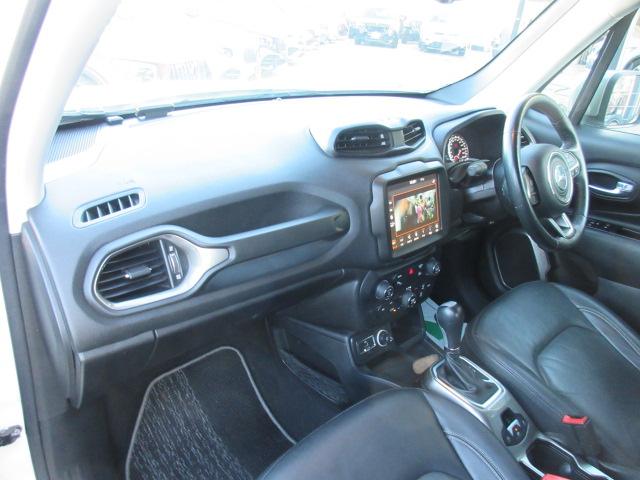 ジープ・レネゲード リミテッド ・純正ナビ フルセグTV バックカメラ ETC2.0 黒本革シート シートヒーター ステアリングヒーター 自動軽減ブレーキ リアソナー レーンキープ BSM LEDライト LEDフォグ 純正17アルミ(42枚目)