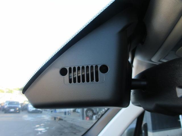 ジープ・レネゲード リミテッド ・純正ナビ フルセグTV バックカメラ ETC2.0 黒本革シート シートヒーター ステアリングヒーター 自動軽減ブレーキ リアソナー レーンキープ BSM LEDライト LEDフォグ 純正17アルミ(45枚目)