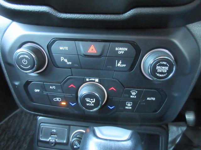 ジープ・レネゲード リミテッド ・純正ナビ フルセグTV バックカメラ ETC2.0 黒本革シート シートヒーター ステアリングヒーター 自動軽減ブレーキ リアソナー レーンキープ BSM LEDライト LEDフォグ 純正17アルミ(53枚目)