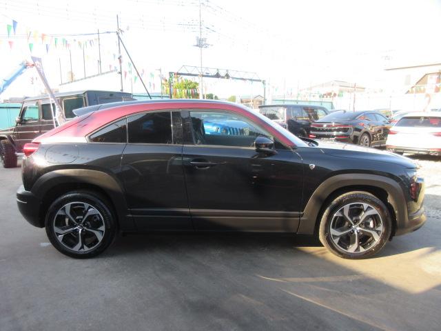 MX-30ロータリーEV エディションR 特別仕様車 BOSE 純正8.8コネクトナビ フルセグ 全周囲カメラ 1500W ハーフレザーシート シートヒーター ステアリングヒーター SCBS BSM レーンキープ 純正18アルミ LEDライト(13枚目)