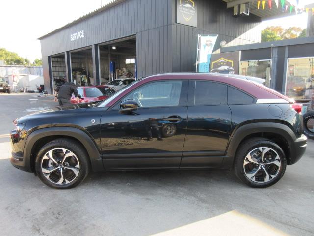 MX-30ロータリーEV エディションR 特別仕様車 BOSE 純正8.8コネクトナビ フルセグ 全周囲カメラ 1500W ハーフレザーシート シートヒーター ステアリングヒーター SCBS BSM レーンキープ 純正18アルミ LEDライト(30枚目)