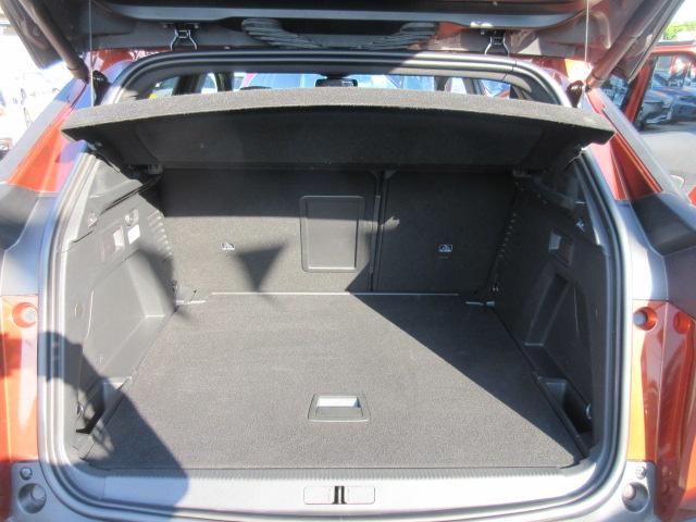 ３００８ ＧＴブルーＨＤｉ　・サンルーフ　ハーフレザーシート　ワイヤレス充電　電動ゲート　純正ナビ　フルセグ　左サイドカメラ　バックカメラ　アクティブセーフティブレーキ　疲労検知　レーンキープ　前後ソナー　ＢＳＭ　純正１８アルミ（22枚目）