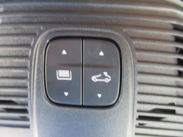 ３００８ ＧＴブルーＨＤｉ　・サンルーフ　ハーフレザーシート　ワイヤレス充電　電動ゲート　純正ナビ　フルセグ　左サイドカメラ　バックカメラ　アクティブセーフティブレーキ　疲労検知　レーンキープ　前後ソナー　ＢＳＭ　純正１８アルミ（45枚目）