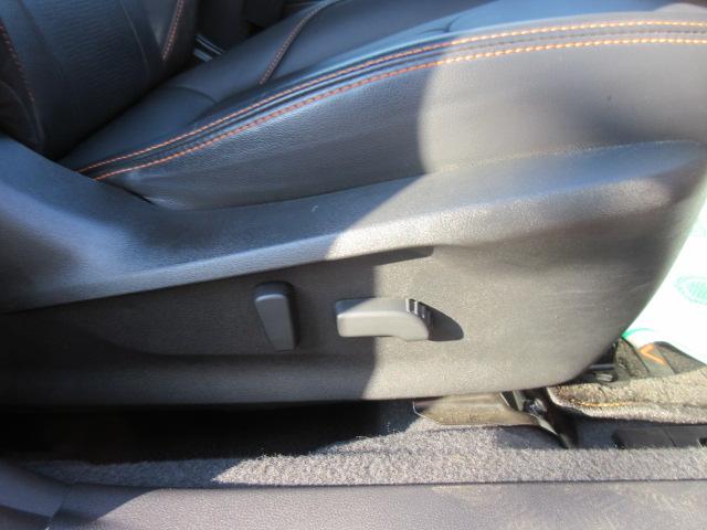 ＸＶ ２．０ｉ－Ｓアイサイト　ブラックレザーＳＬＣ　４ＷＤ　・黒本革シート　シートヒーター　純正８型ナビ　フルセグＴＶ　バックカメラ　ＥＴＣ　ドラレコ　アイサイト　先行車発進　レーンキープ　ＢＳＭ　ＬＥＤライト　純正１８アルミ　スマートキー　革巻ステアリング（22枚目）