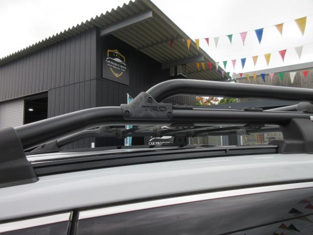 ＴＲＤのルーフキャリアも装着されております♪見た目にオフロード感が出てかっこいい印象となります♪