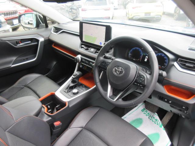 インパネ回りもとても綺麗なコンディションが保たれております♪　ブラックで統一されており、シックな雰囲気でカッコいいですね♪