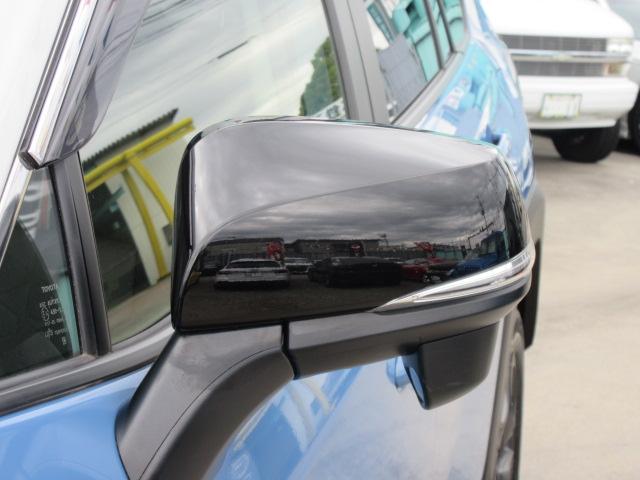 純正ウィンカーミラー付き♪　視認性もよく、安全性もあります♪　エクステリアとしても人気の装備になります♪　ブラックのウインカーミラーになり差し色でお洒落ですね♪