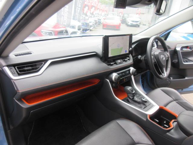 インパネ回りもとても綺麗なコンディションが保たれております♪　ブラックで統一されており、シックな雰囲気でカッコいいですね♪