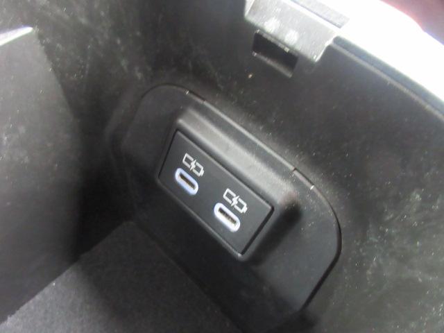 センターコンソールにもＵＳＢポートがございます♪