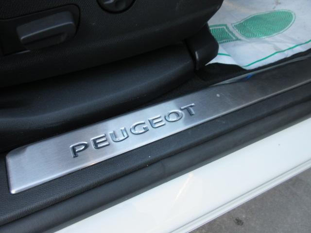 ５００８ ＧＴブルーＨＤｉ　７人乗　後期型　サンルーフ　純正ナビ　フルセグ　左サイド＆バックカメラ　ハーフレザー　シートヒーター　マッサージ機能　ワイヤレス充電　電動ゲート　ハンズフリーパワーバックドア　アクティブセーフティブレーキ（22枚目）