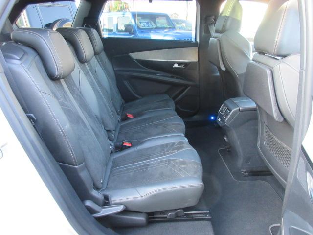 ５００８ ＧＴブルーＨＤｉ　７人乗　後期型　サンルーフ　純正ナビ　フルセグ　左サイド＆バックカメラ　ハーフレザー　シートヒーター　マッサージ機能　ワイヤレス充電　電動ゲート　ハンズフリーパワーバックドア　アクティブセーフティブレーキ（23枚目）