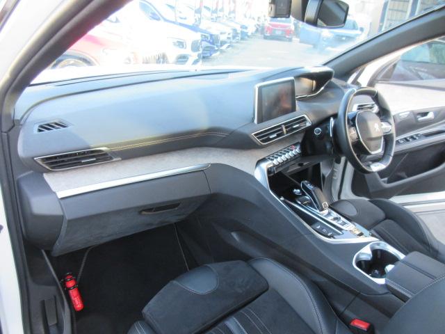 ５００８ ＧＴブルーＨＤｉ　７人乗　後期型　サンルーフ　純正ナビ　フルセグ　左サイド＆バックカメラ　ハーフレザー　シートヒーター　マッサージ機能　ワイヤレス充電　電動ゲート　ハンズフリーパワーバックドア　アクティブセーフティブレーキ（45枚目）