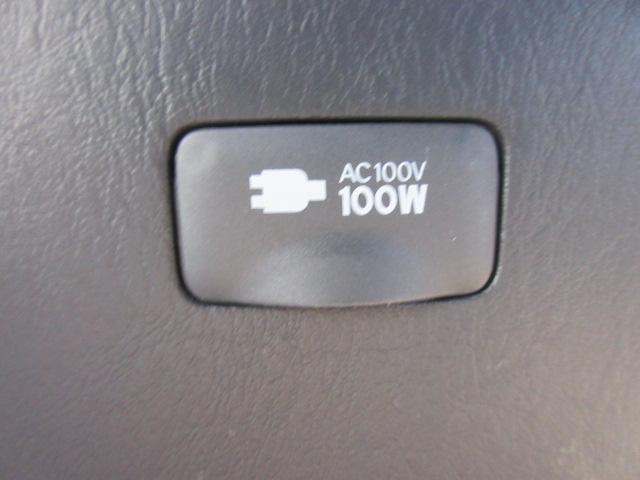 ハイエースバン スーパーＧＬ　ダークプライムＩＩ　・ディーゼルターボ　セーフティセンス　純正ナビ　フルセグＴＶ　バックカメラ　ＡＣ１００Ｖ　ハーフレザー　両側スライドドア　ＬＤＡ　前後ソナー　ＰＫＳＢ　イージークローザー　メッキドアハンドル＆ミラー（6枚目）