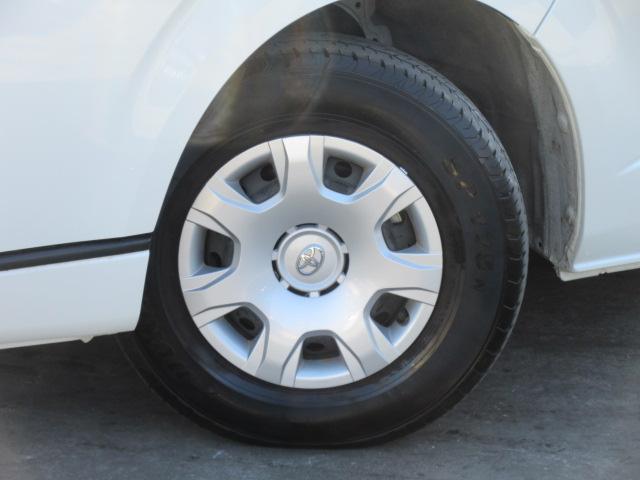 ハイエースバン スーパーＧＬ　ダークプライムＩＩ　・ディーゼルターボ　セーフティセンス　純正ナビ　フルセグＴＶ　バックカメラ　ＡＣ１００Ｖ　ハーフレザー　両側スライドドア　ＬＤＡ　前後ソナー　ＰＫＳＢ　イージークローザー　メッキドアハンドル＆ミラー（16枚目）