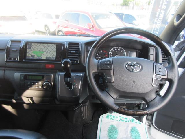 ハイエースバン スーパーＧＬ　ダークプライムＩＩ　・ディーゼルターボ　セーフティセンス　純正ナビ　フルセグＴＶ　バックカメラ　ＡＣ１００Ｖ　ハーフレザー　両側スライドドア　ＬＤＡ　前後ソナー　ＰＫＳＢ　イージークローザー　メッキドアハンドル＆ミラー（18枚目）